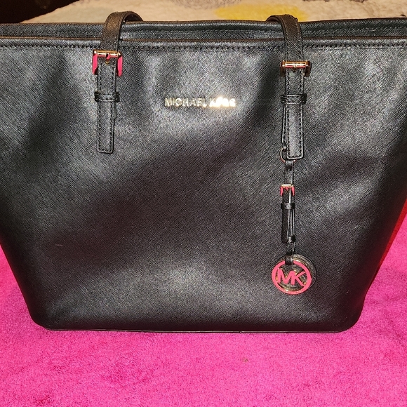 Michael Kors Elegant Black Tote. The Width Is 17 In The Length Is 11 In - Picture 3 of 11